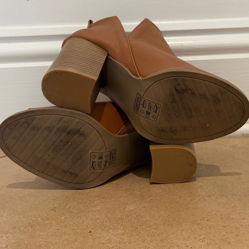 Women's Pink Lily Tan Peep-Toe Ankle Boots size 7.5 - Picture 2 of 4